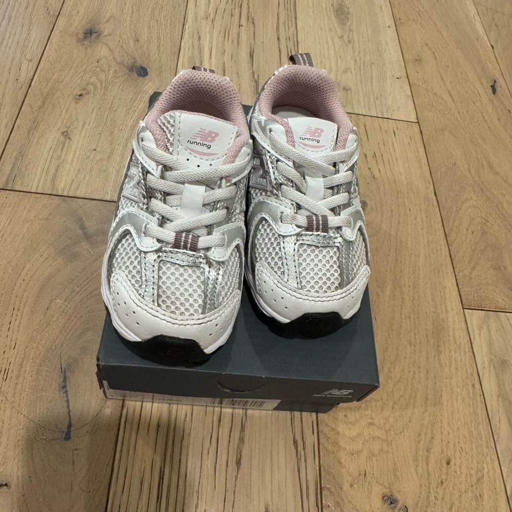 New Balance 530 White and Pink - Picture 3 of 5